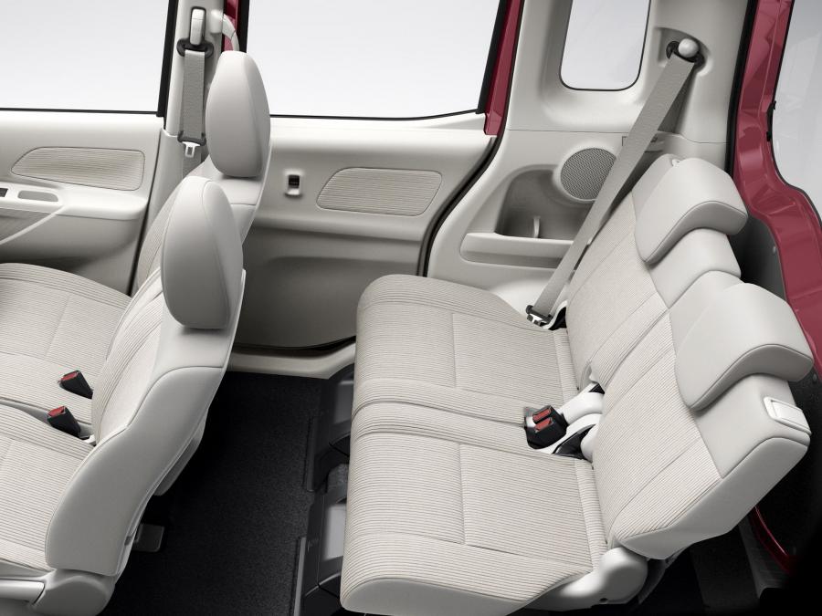 Интерьер Nissan Dayz Roox 2013 года  (фото 7 из 11)